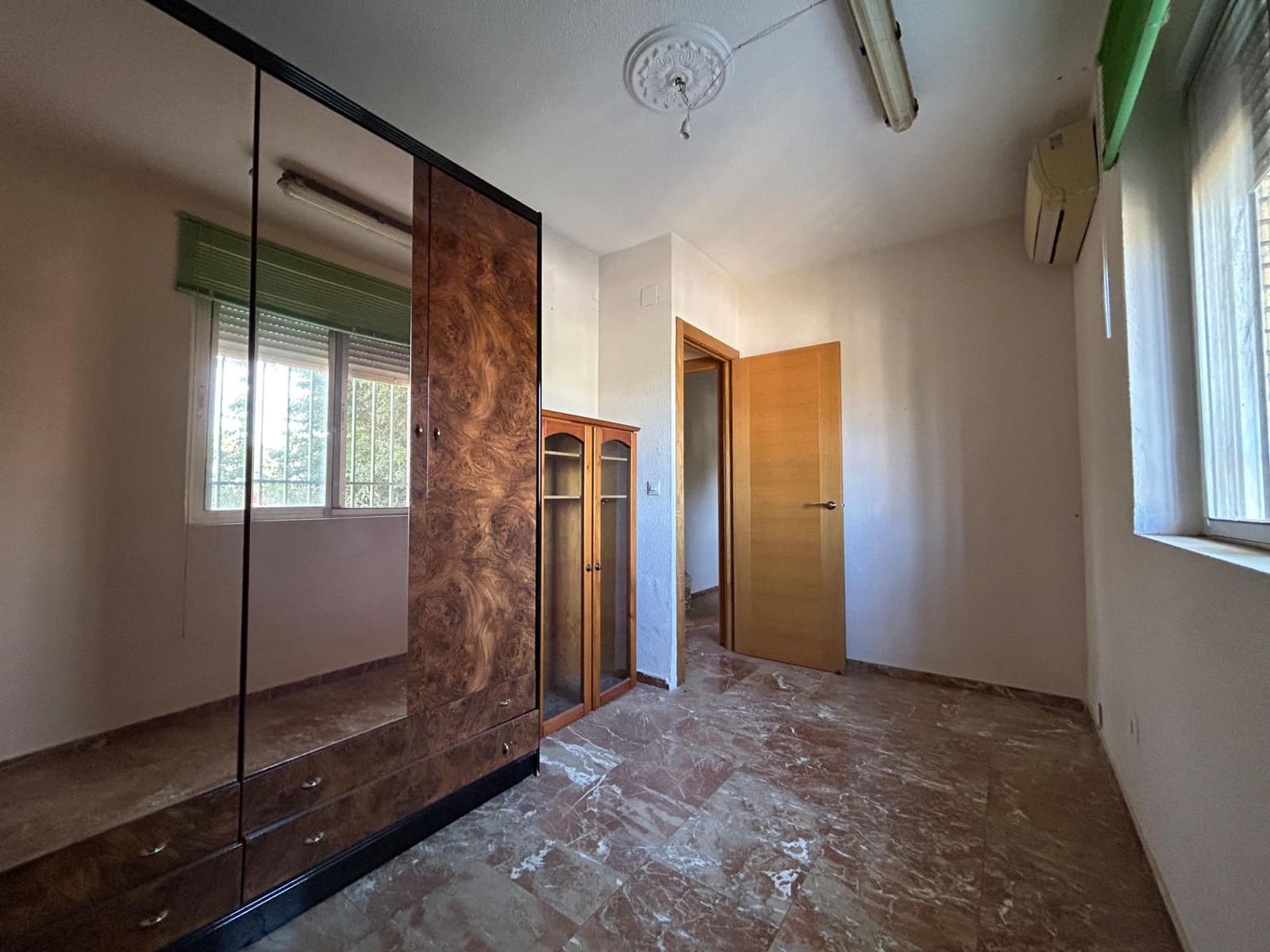 9 bedroom Villa for sale in El Higueron with pool - € 260,000 (Ref: 9860196)