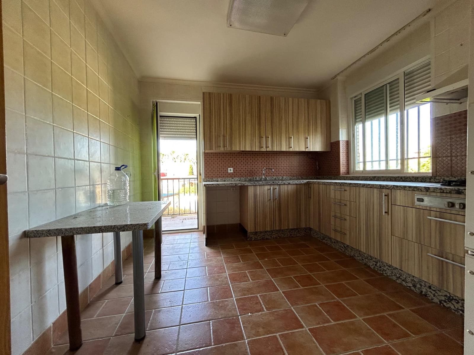 9 bedroom Villa for sale in El Higueron with pool - € 260,000 (Ref: 9860196)