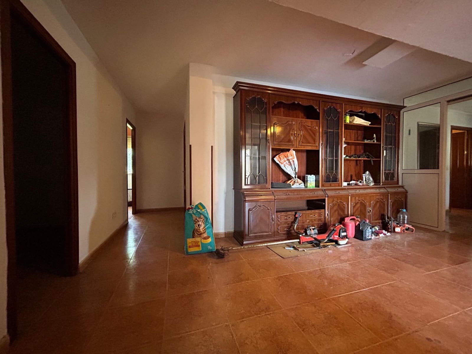 9 bedroom Villa for sale in El Higueron with pool - € 260,000 (Ref: 9860196)