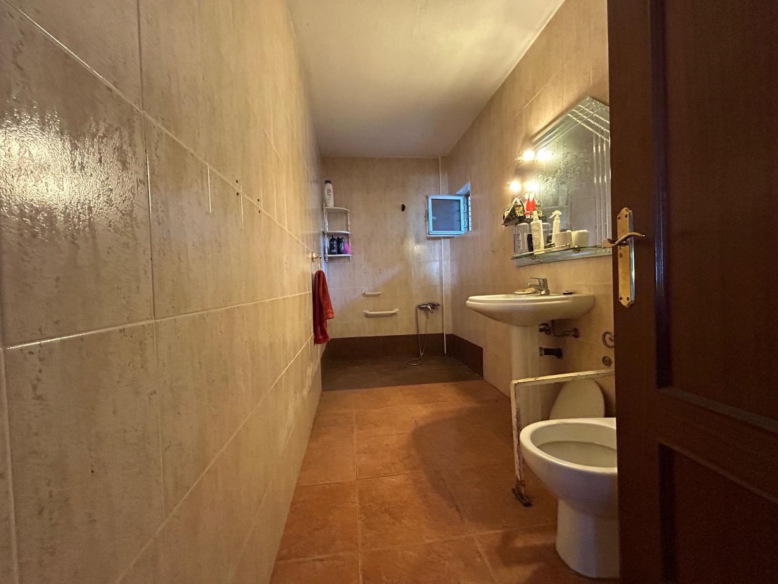 9 bedroom Villa for sale in El Higueron with pool - € 260,000 (Ref: 9860196)