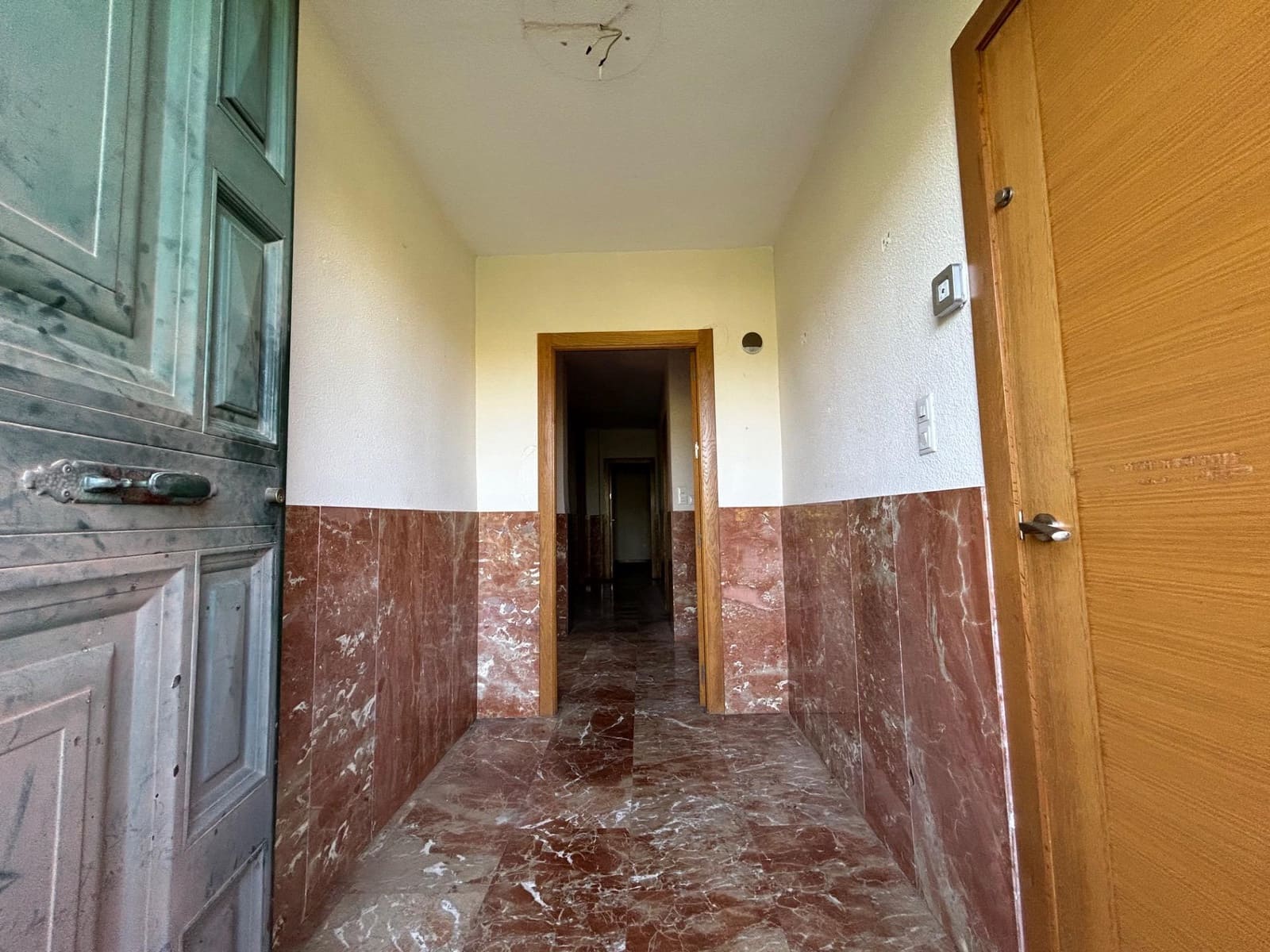 9 bedroom Villa for sale in El Higueron with pool - € 260,000 (Ref: 9860196)