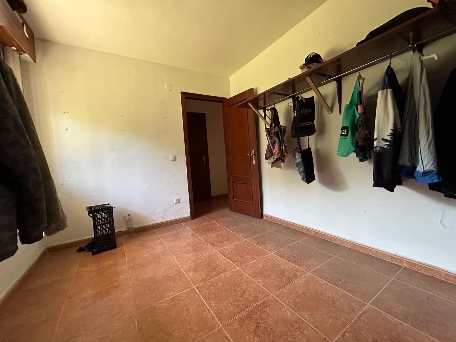 9 bedroom Villa for sale in El Higueron with pool - € 260,000 (Ref: 9860196)