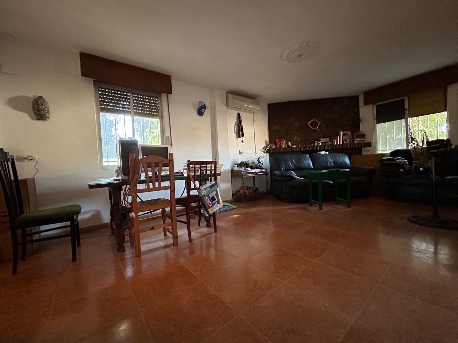 9 bedroom Villa for sale in El Higueron with pool - € 260,000 (Ref: 9860196)
