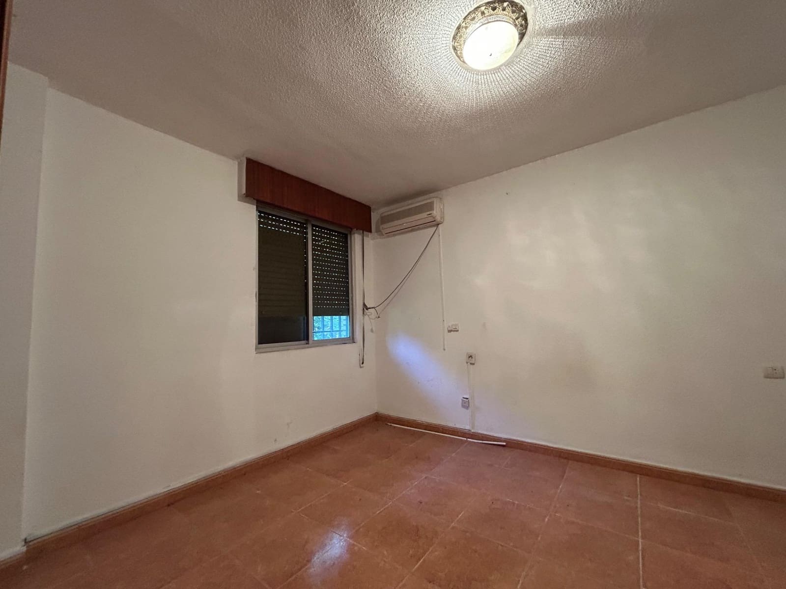 9 bedroom Villa for sale in El Higueron with pool - € 260,000 (Ref: 9860196)