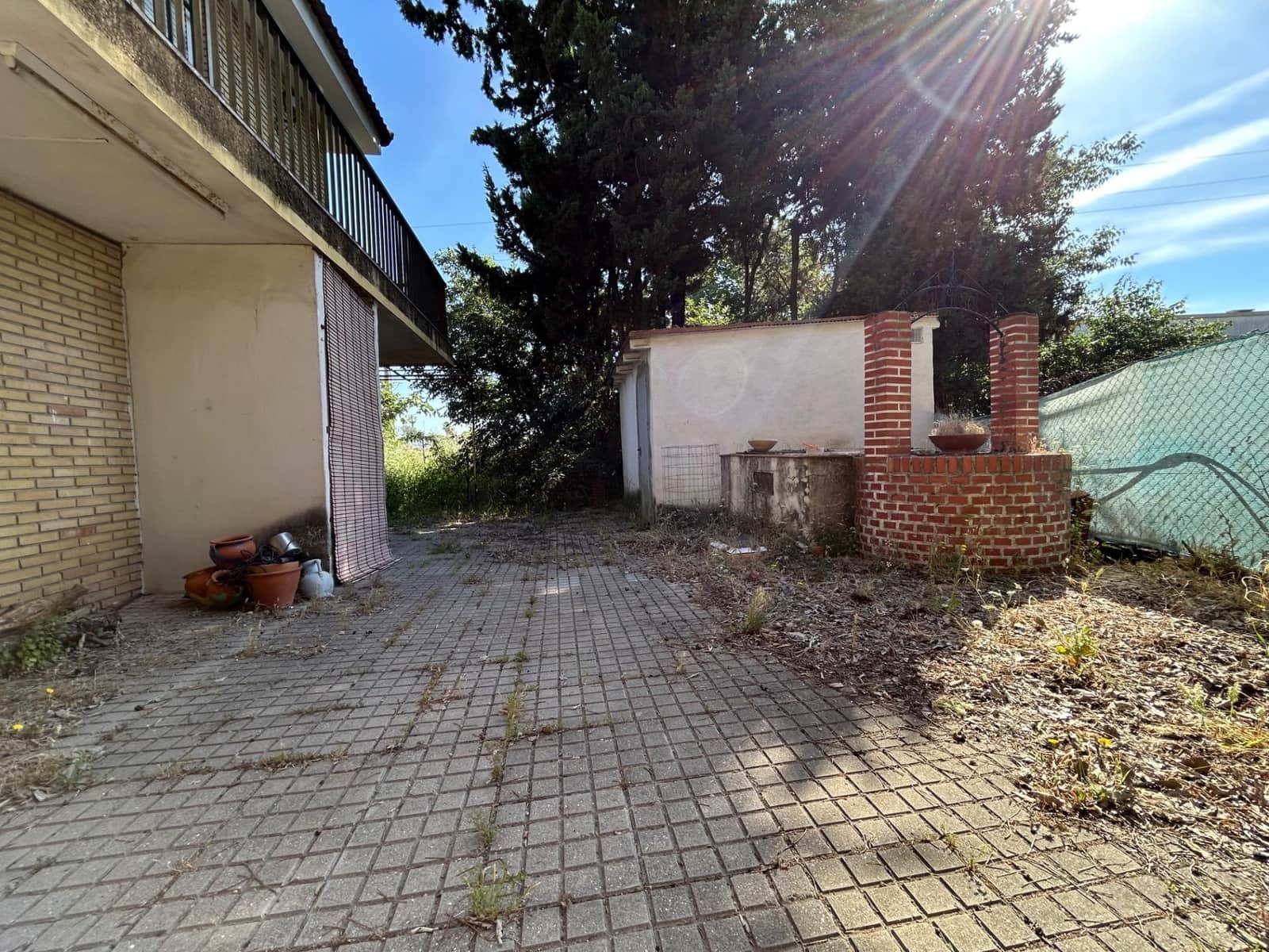 9 bedroom Villa for sale in El Higueron with pool - € 260,000 (Ref: 9860196)