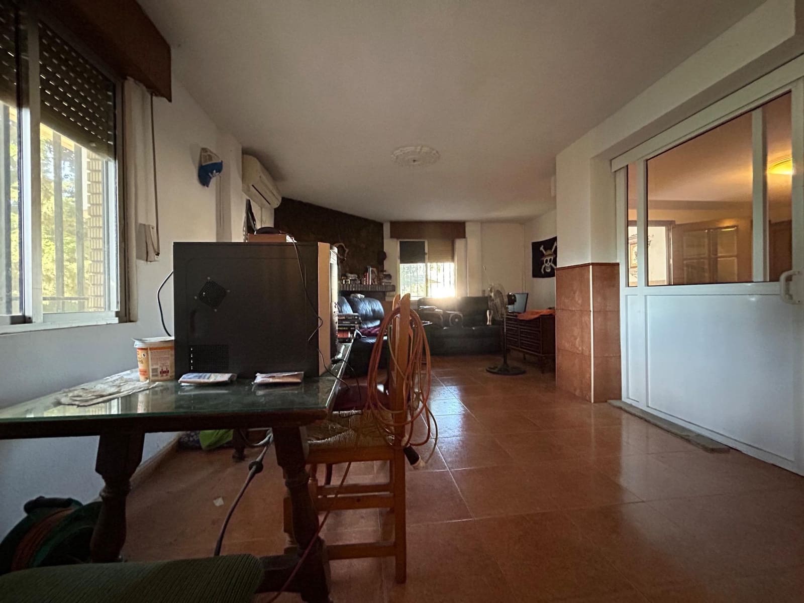 9 bedroom Villa for sale in El Higueron with pool - € 260,000 (Ref: 9860196)