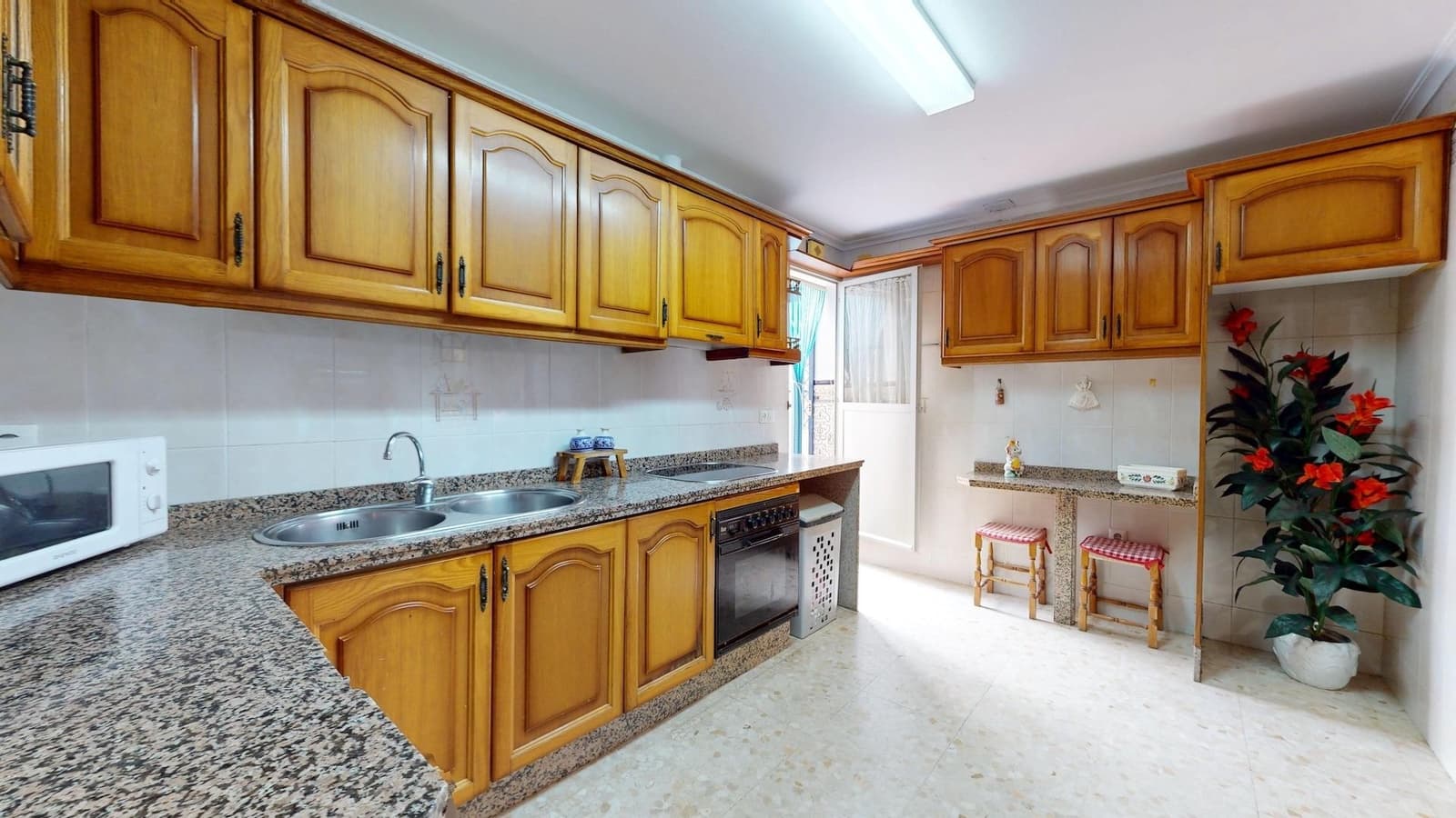 8 soveværelse Byhus til salg i Cordoba by med garage - € 469.500 (Ref: 9860683)