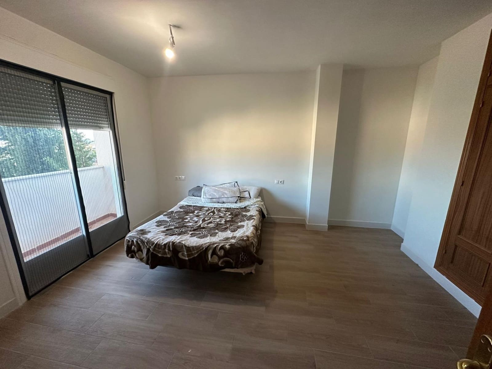 6 bedroom Villa for sale in Cordoba city with pool - € 289,000 (Ref: 9865266)
