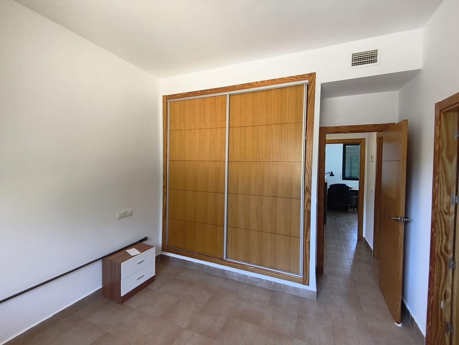 3 soveværelse Rækkehus til salg i Cordoba by med swimmingpool garage - € 255.000 (Ref: 9871903)
