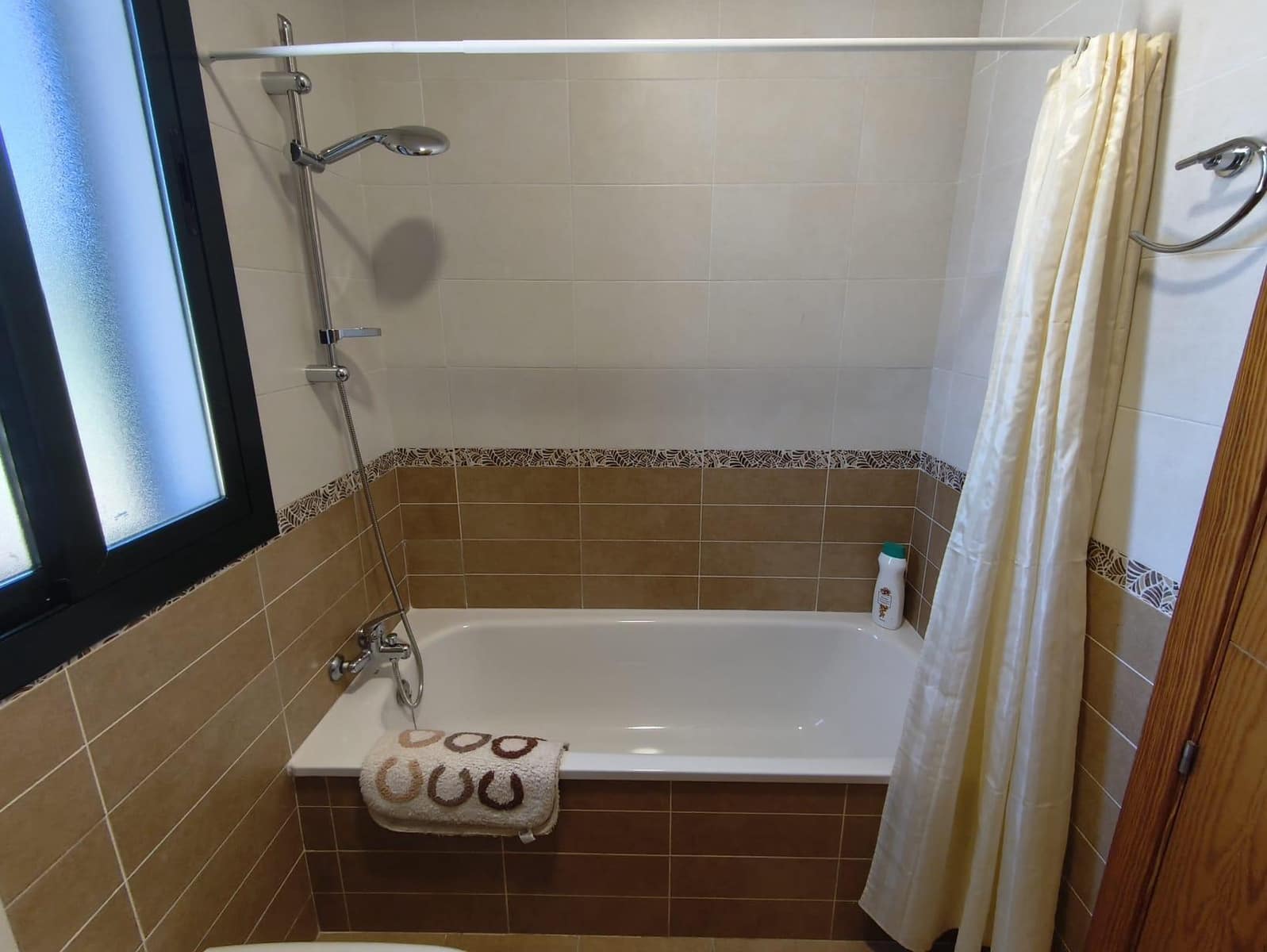 3 soveværelse Rækkehus til salg i Cordoba by med swimmingpool garage - € 255.000 (Ref: 9871903)