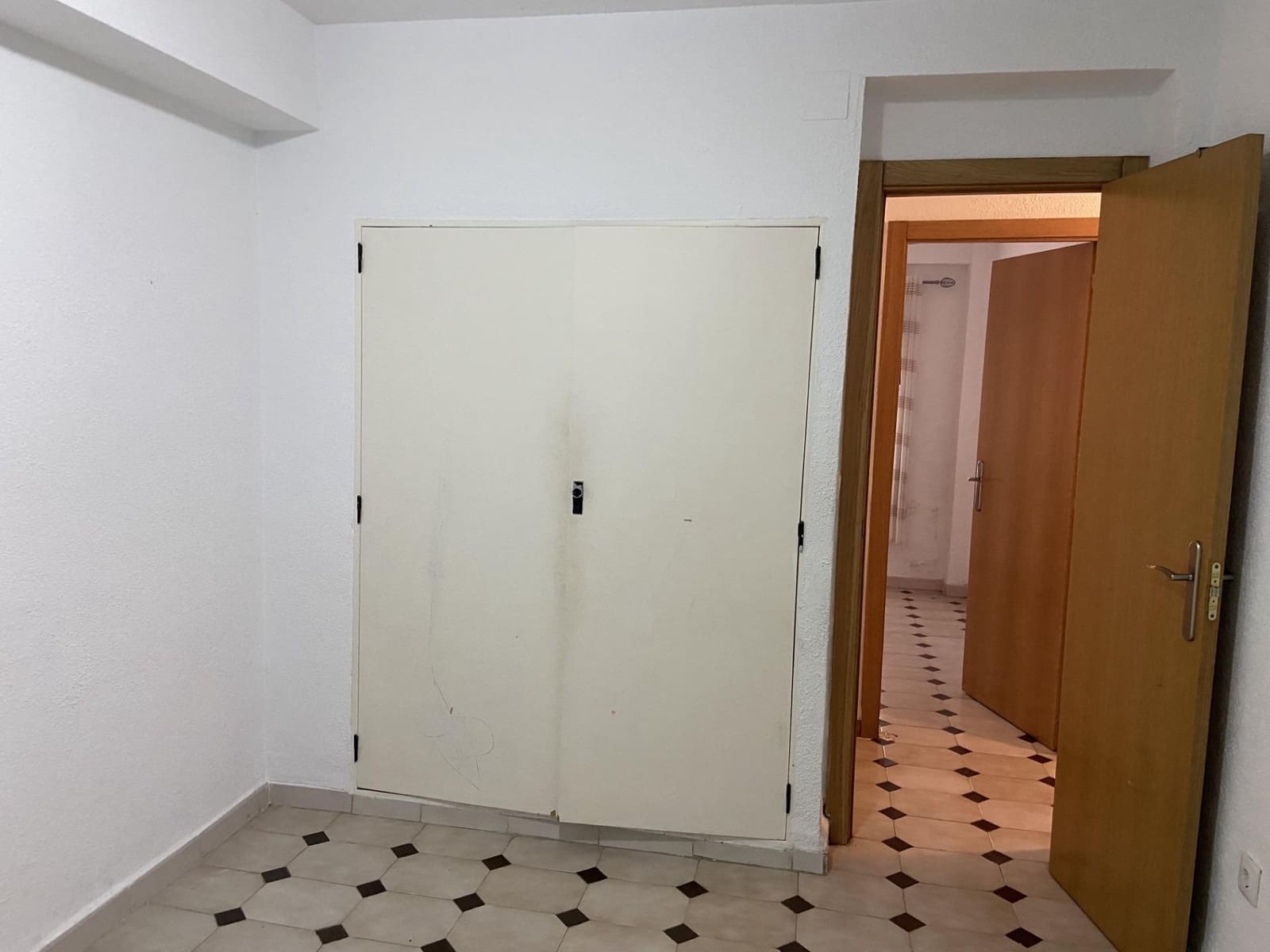 3 bedroom Flat for sale in Cordoba city - € 84,000 (Ref: 9871904)