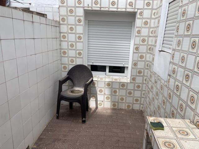 3 bedroom Flat for sale in Córdoba city - € 84,000 (Ref: 9871904)