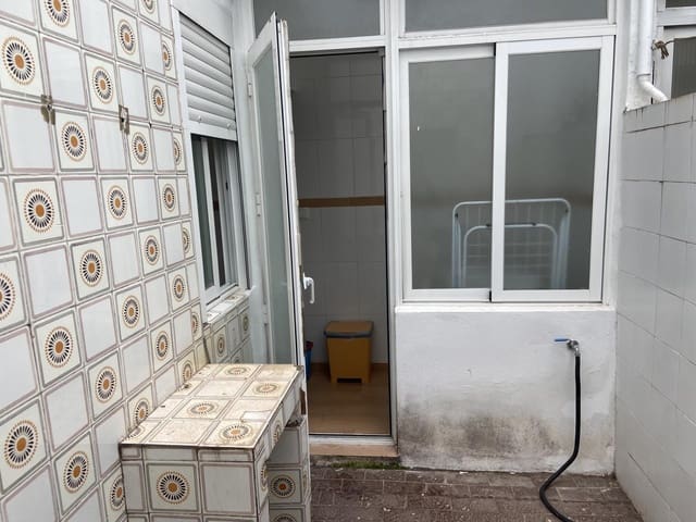 3 bedroom Flat for sale in Córdoba city - € 84,000 (Ref: 9871904)