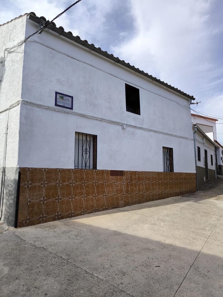4 bedroom Finca/Country House for sale in Fuente Obejuna - € 75,000 (Ref: 9873609)
