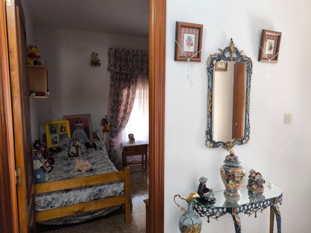4 bedroom Finca/Country House for sale in Fuente Obejuna - € 75,000 (Ref: 9873609)