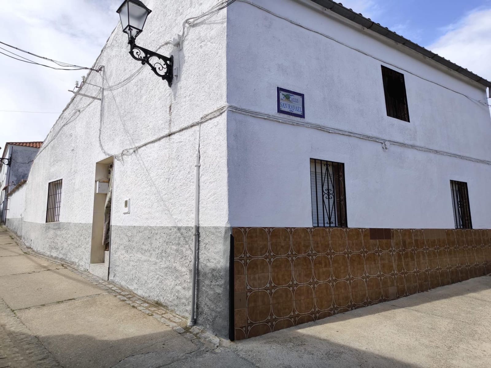 4 bedroom Finca/Country House for sale in Fuente Obejuna - € 75,000 (Ref: 9873609)