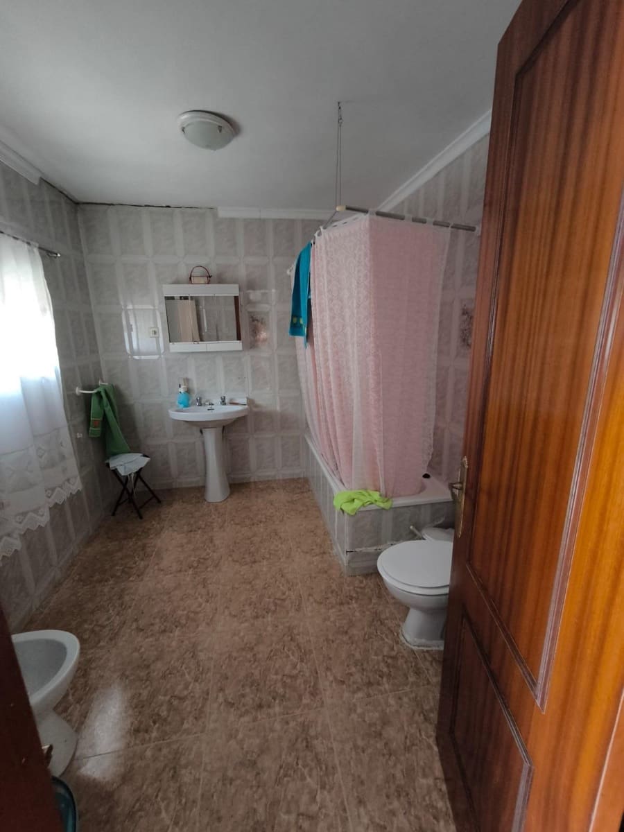 4 bedroom Finca/Country House for sale in Fuente Obejuna - € 75,000 (Ref: 9873609)