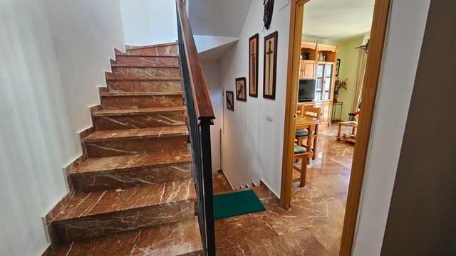 3 makuuhuone Rivitalo myytävänä paikassa Almodóvar del Río mukana uima-altaan 
autotalli - 114 900 € (Ref: 9881998)