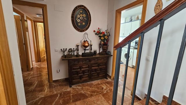 3 makuuhuone Rivitalo myytävänä paikassa Almodóvar del Río mukana uima-altaan 
autotalli - 114 900 € (Ref: 9881998)