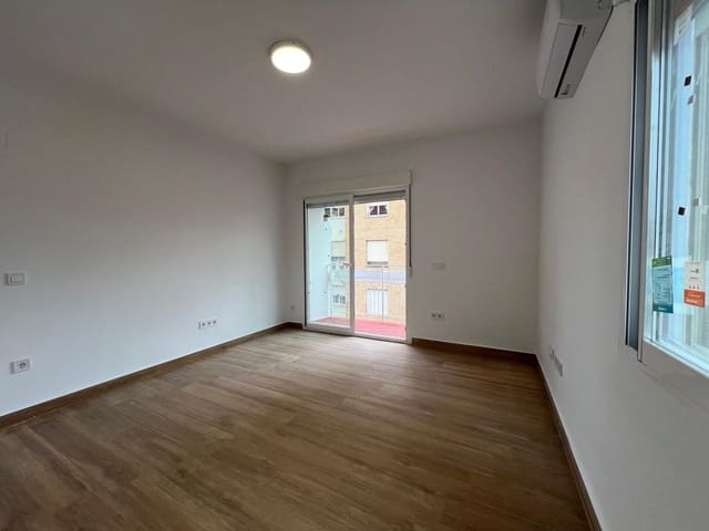 3 slaapkamer Flat te koop in Ciudad Jardín, Córdoba stad - € 229.900 (Ref: 9881999)
