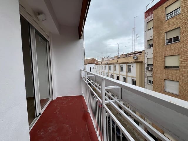 3 slaapkamer Flat te koop in Ciudad Jardín, Córdoba stad - € 229.900 (Ref: 9881999)