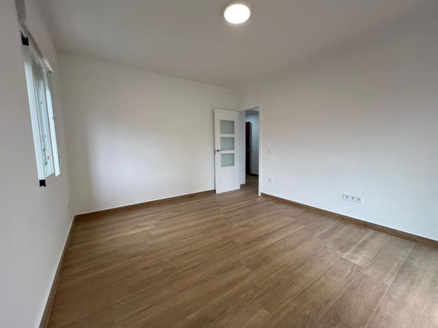 3 slaapkamer Flat te koop in Ciudad Jardín, Córdoba stad - € 229.900 (Ref: 9881999)