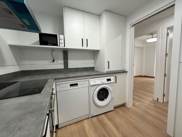 3 slaapkamer Flat te koop in Ciudad Jardín, Córdoba stad - € 229.900 (Ref: 9881999)