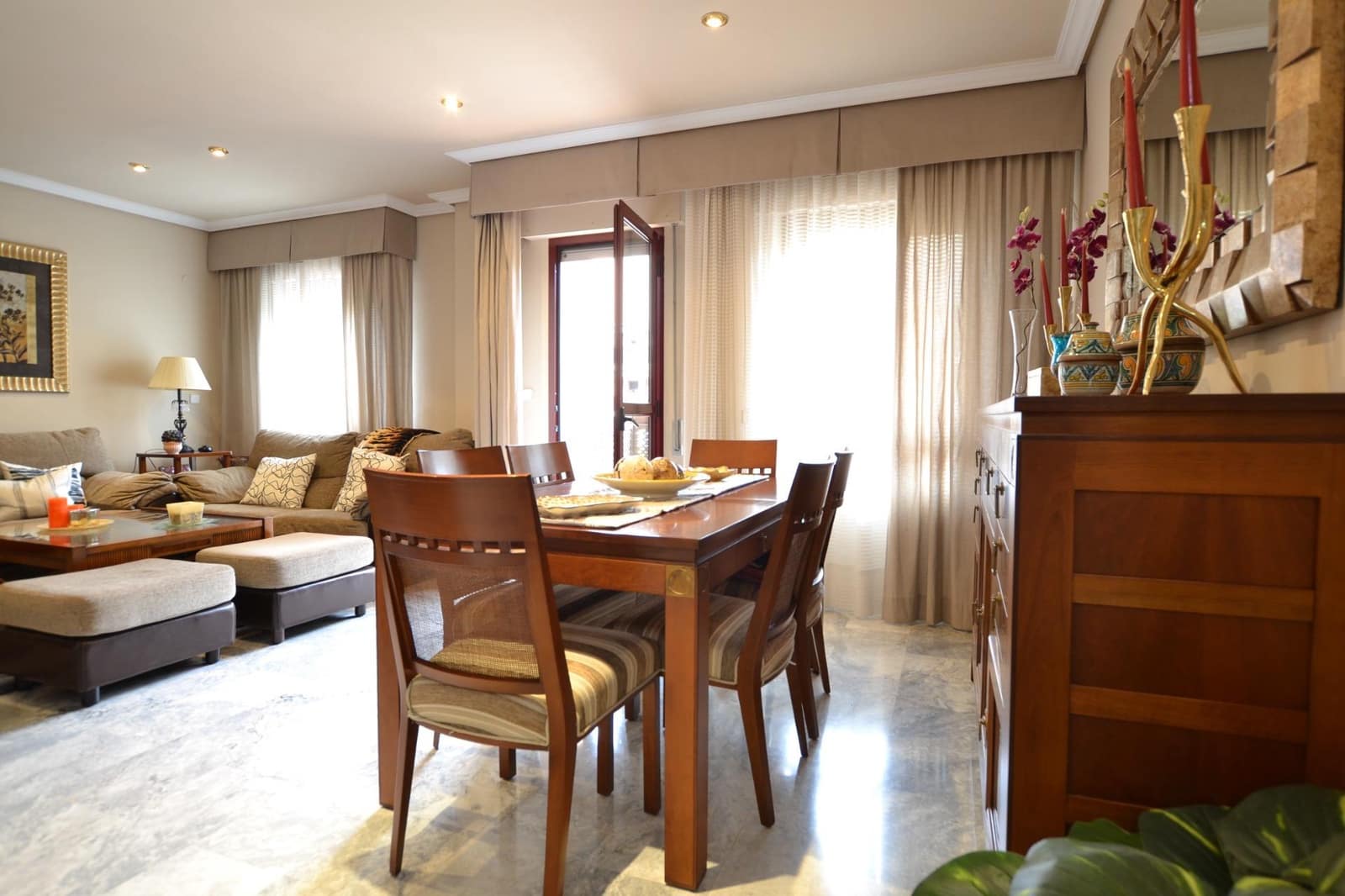 5 bedroom Flat for sale in Cordoba city with garage - € 370,000 (Ref: 9890475)