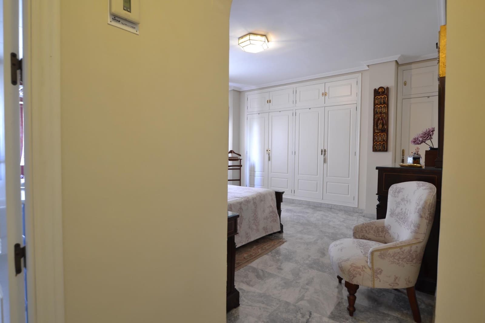 5 bedroom Flat for sale in Cordoba city with garage - € 370,000 (Ref: 9890475)