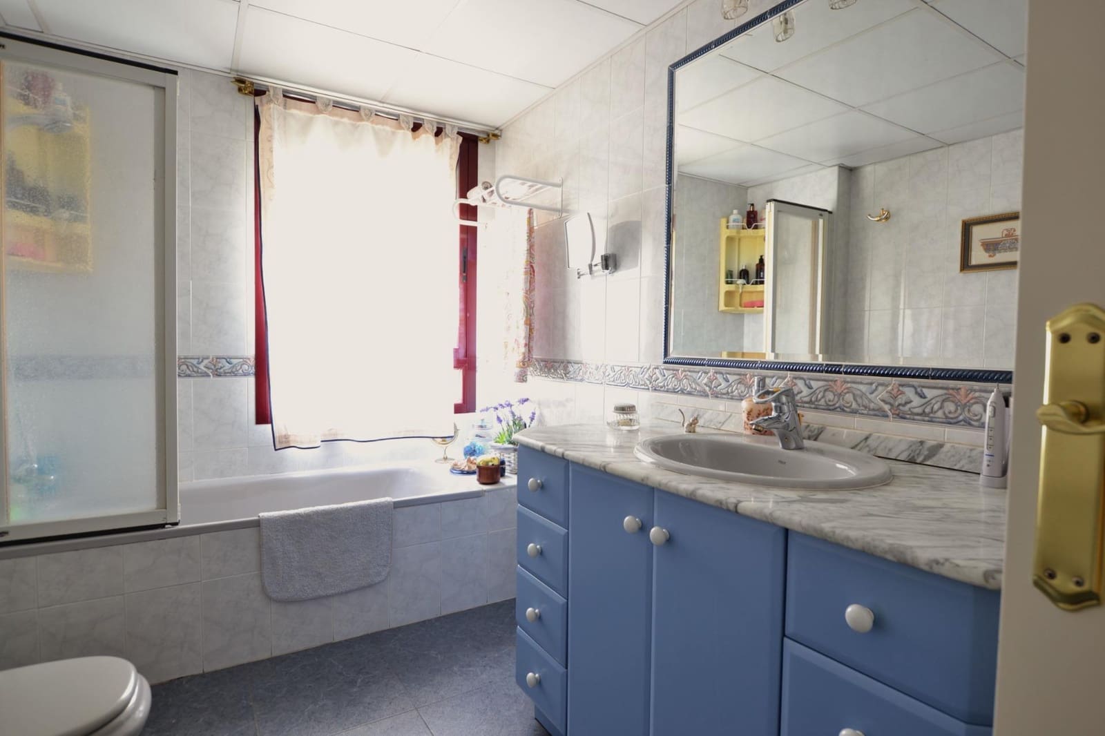 5 bedroom Flat for sale in Cordoba city with garage - € 370,000 (Ref: 9890475)