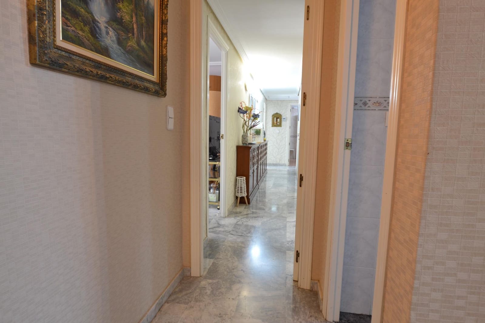 5 bedroom Flat for sale in Cordoba city with garage - € 370,000 (Ref: 9890475)