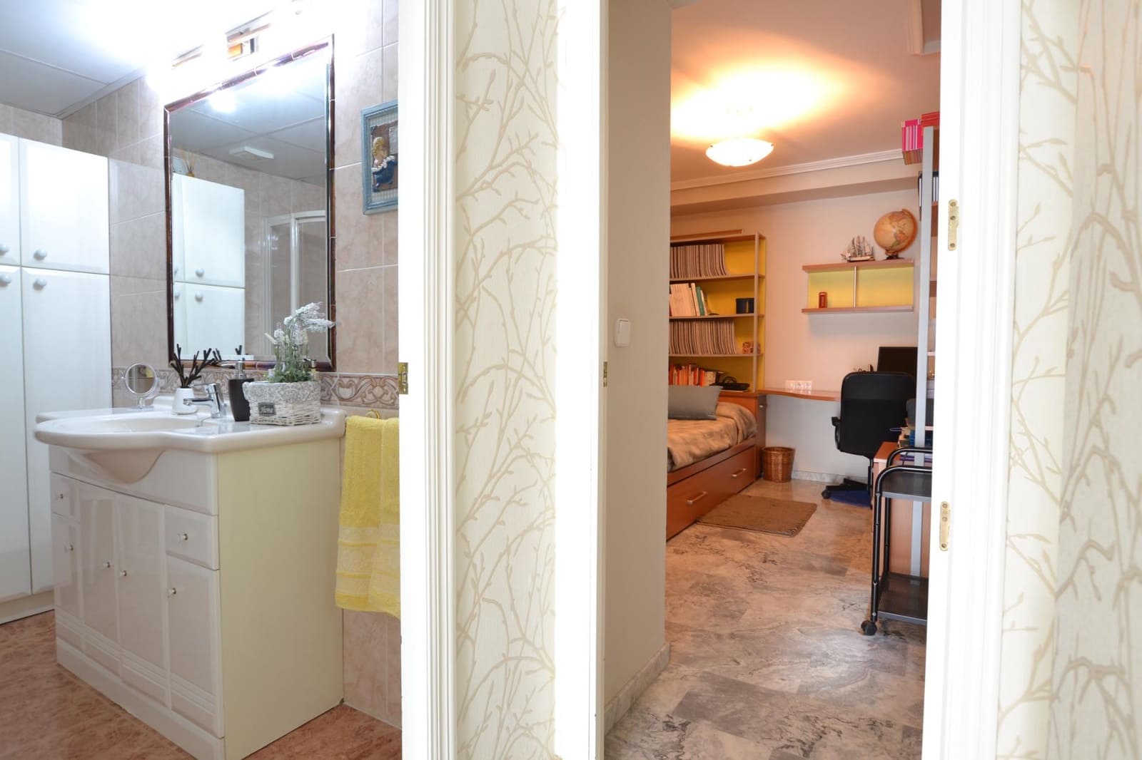5 bedroom Flat for sale in Cordoba city with garage - € 370,000 (Ref: 9890475)