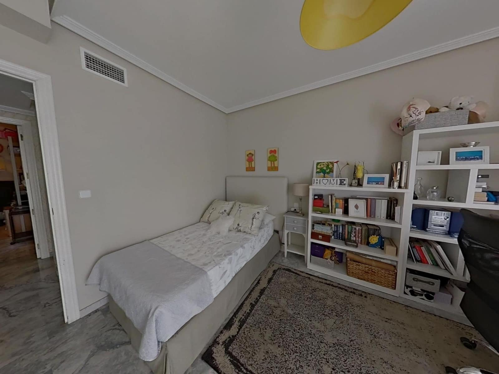 5 bedroom Flat for sale in Cordoba city with garage - € 370,000 (Ref: 9890475)