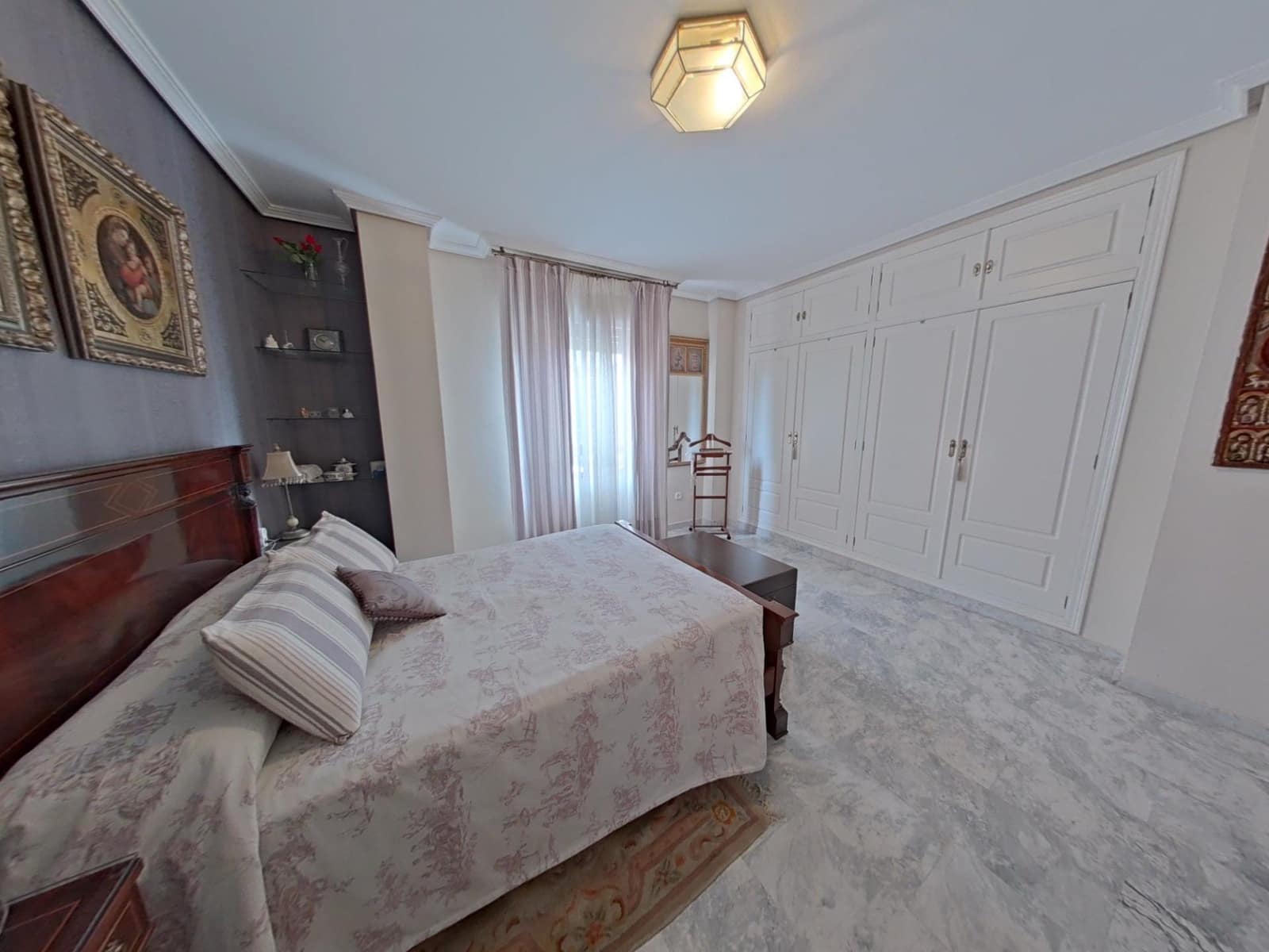 5 bedroom Flat for sale in Cordoba city with garage - € 370,000 (Ref: 9890475)