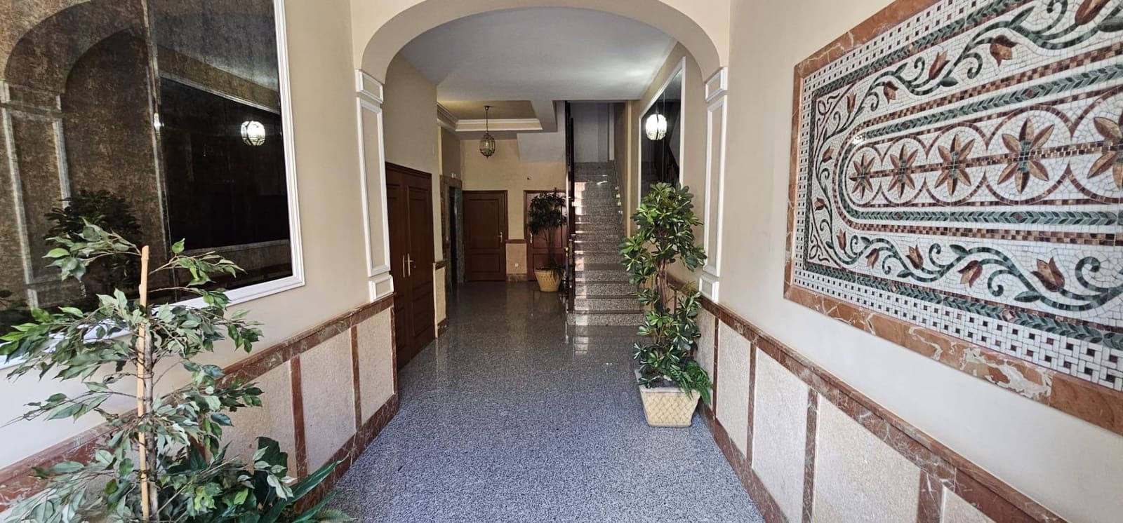 5 bedroom Flat for sale in Cordoba city with garage - € 370,000 (Ref: 9890475)