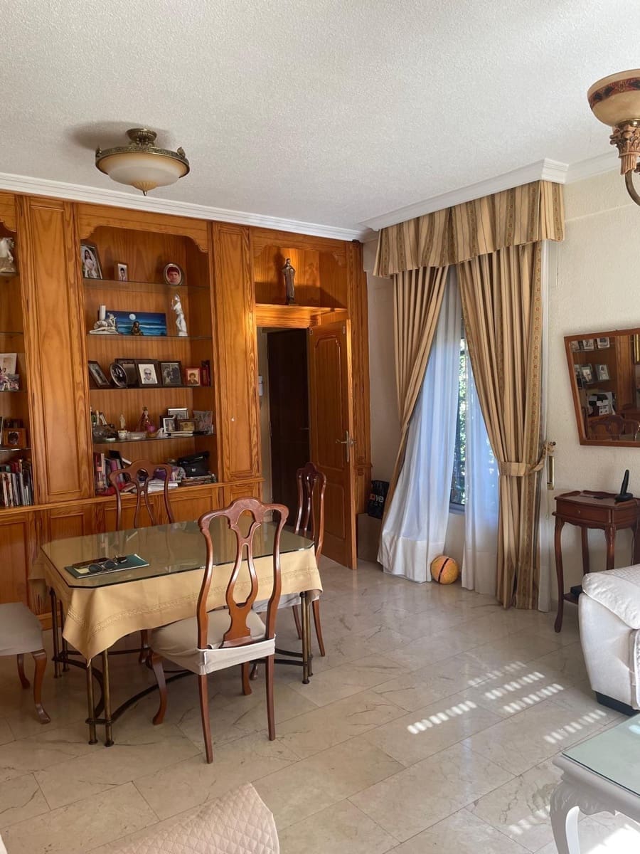7 sovrum Villa till salu i Cordoba stad med pool garage - 465 000 € (Ref: 9890476)
