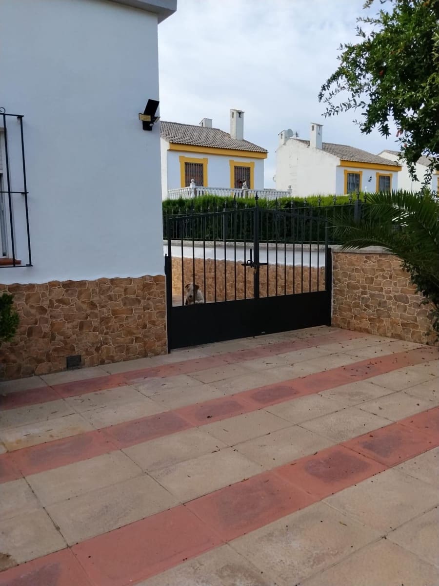 3 chambre Finca/Maison de Campagne à vendre à La Carlota avec garage - 175 000 € (Ref: 9890479)