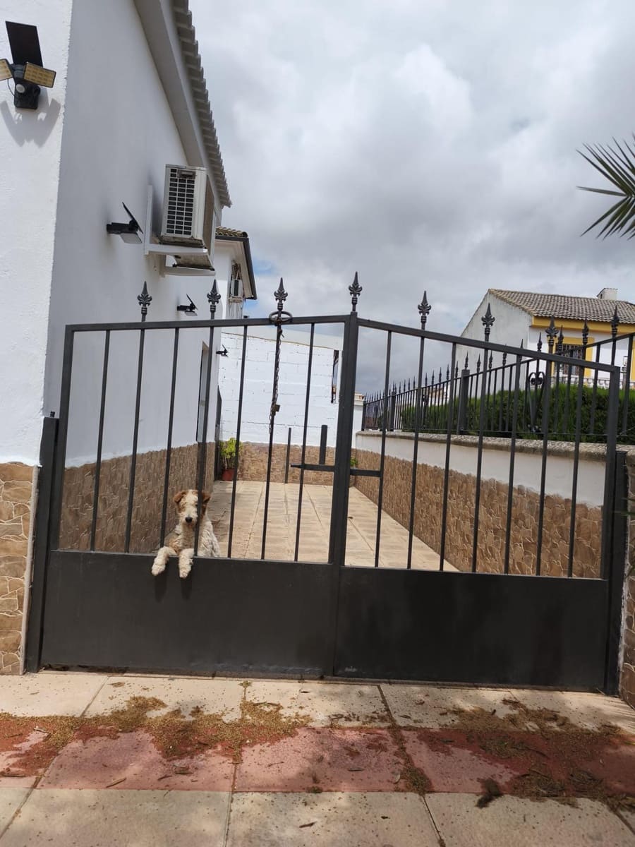 3 chambre Finca/Maison de Campagne à vendre à La Carlota avec garage - 175 000 € (Ref: 9890479)