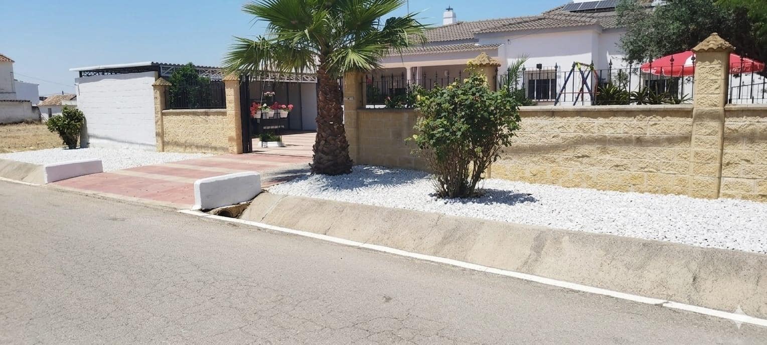 3 chambre Finca/Maison de Campagne à vendre à La Carlota avec garage - 175 000 € (Ref: 9890479)