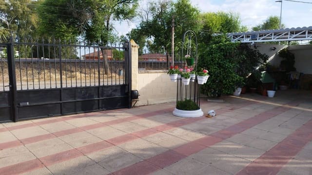 3 chambre Finca/Maison de Campagne à vendre à La Carlota avec garage - 175 000 € (Ref: 9890479)