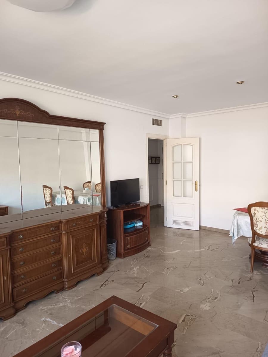 4 slaapkamer Flat te koop in Cordoba stad met zwembad garage - € 299.000 (Ref: 9896408)