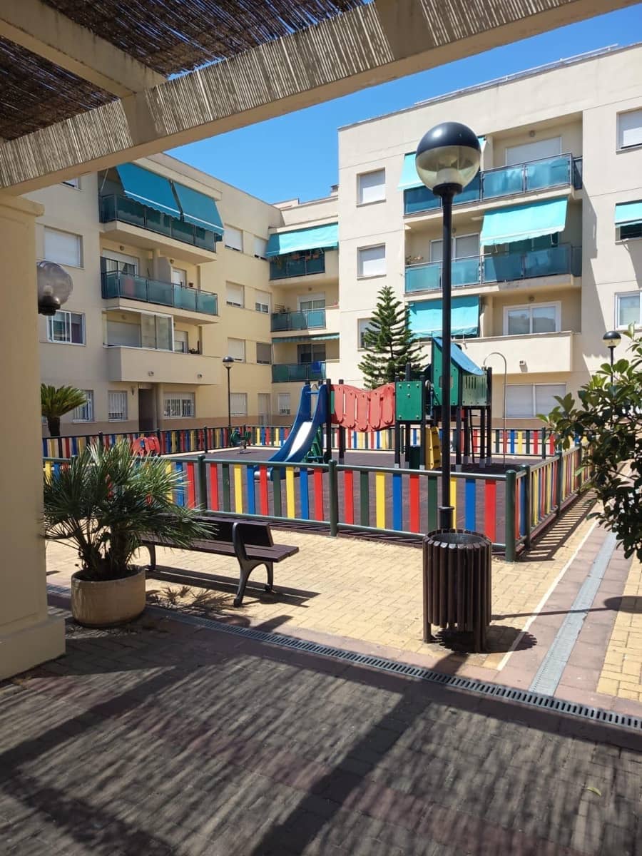 4 slaapkamer Flat te koop in Cordoba stad met zwembad garage - € 299.000 (Ref: 9896408)