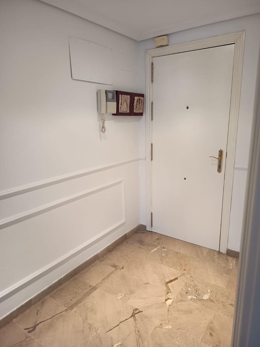 4 slaapkamer Flat te koop in Cordoba stad met zwembad garage - € 299.000 (Ref: 9896408)