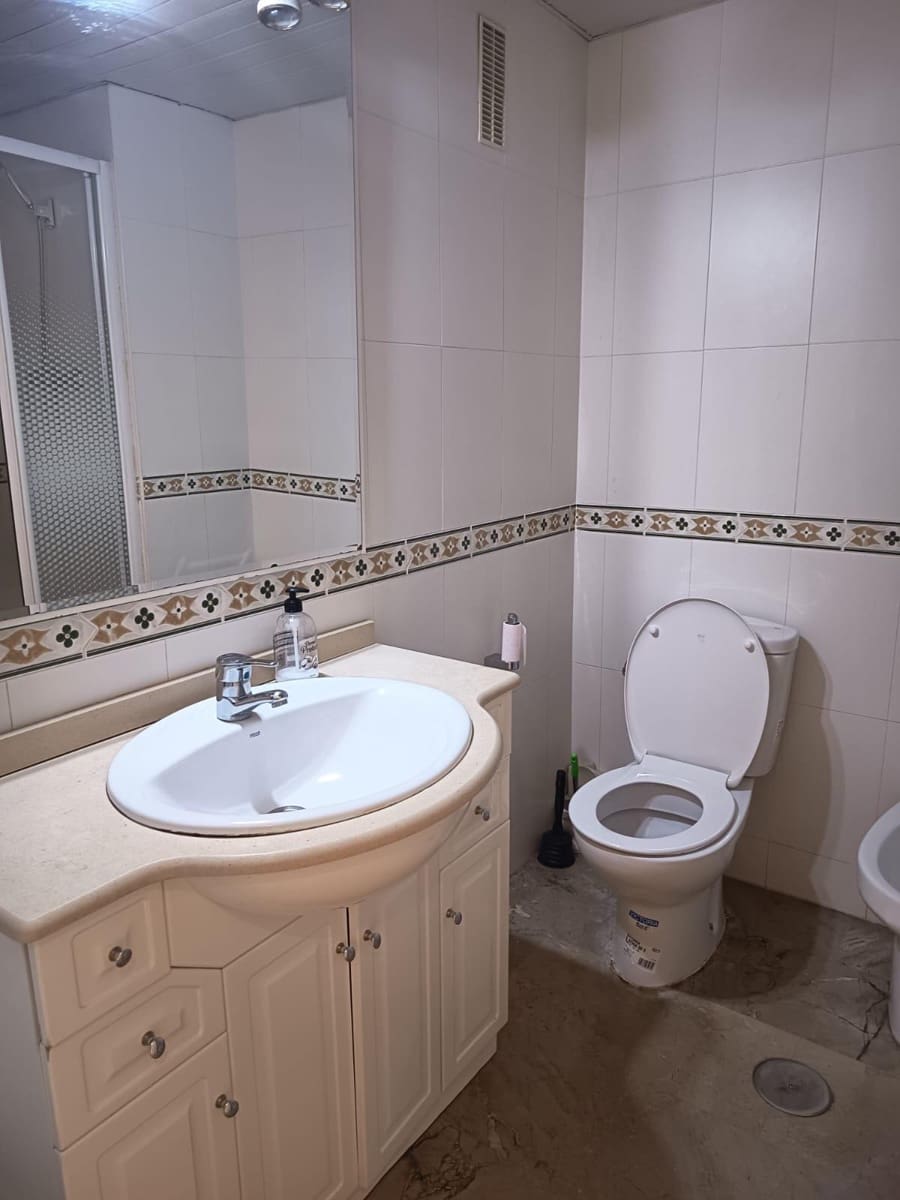4 slaapkamer Flat te koop in Cordoba stad met zwembad garage - € 299.000 (Ref: 9896408)