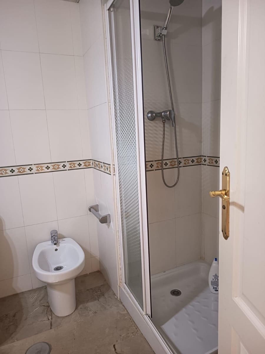 4 slaapkamer Flat te koop in Cordoba stad met zwembad garage - € 299.000 (Ref: 9896408)