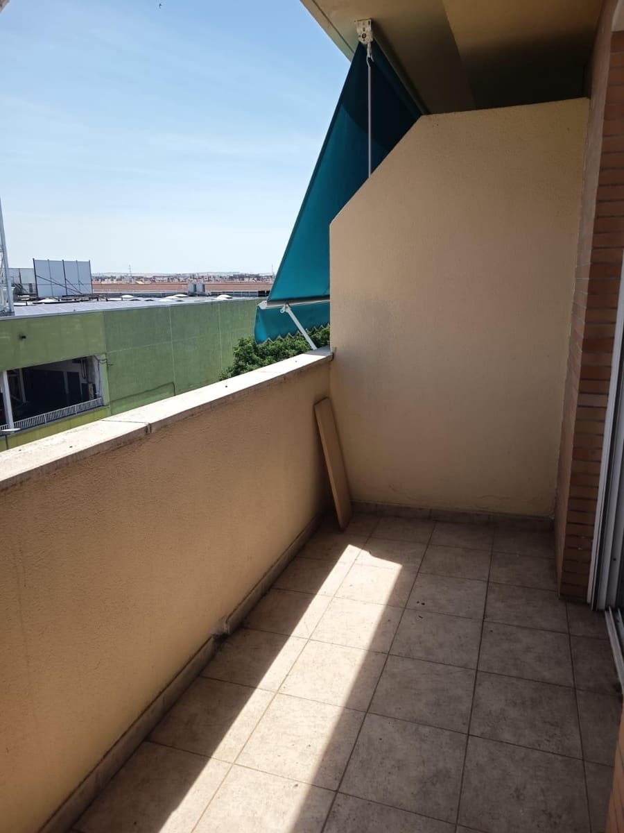 4 slaapkamer Flat te koop in Cordoba stad met zwembad garage - € 299.000 (Ref: 9896408)