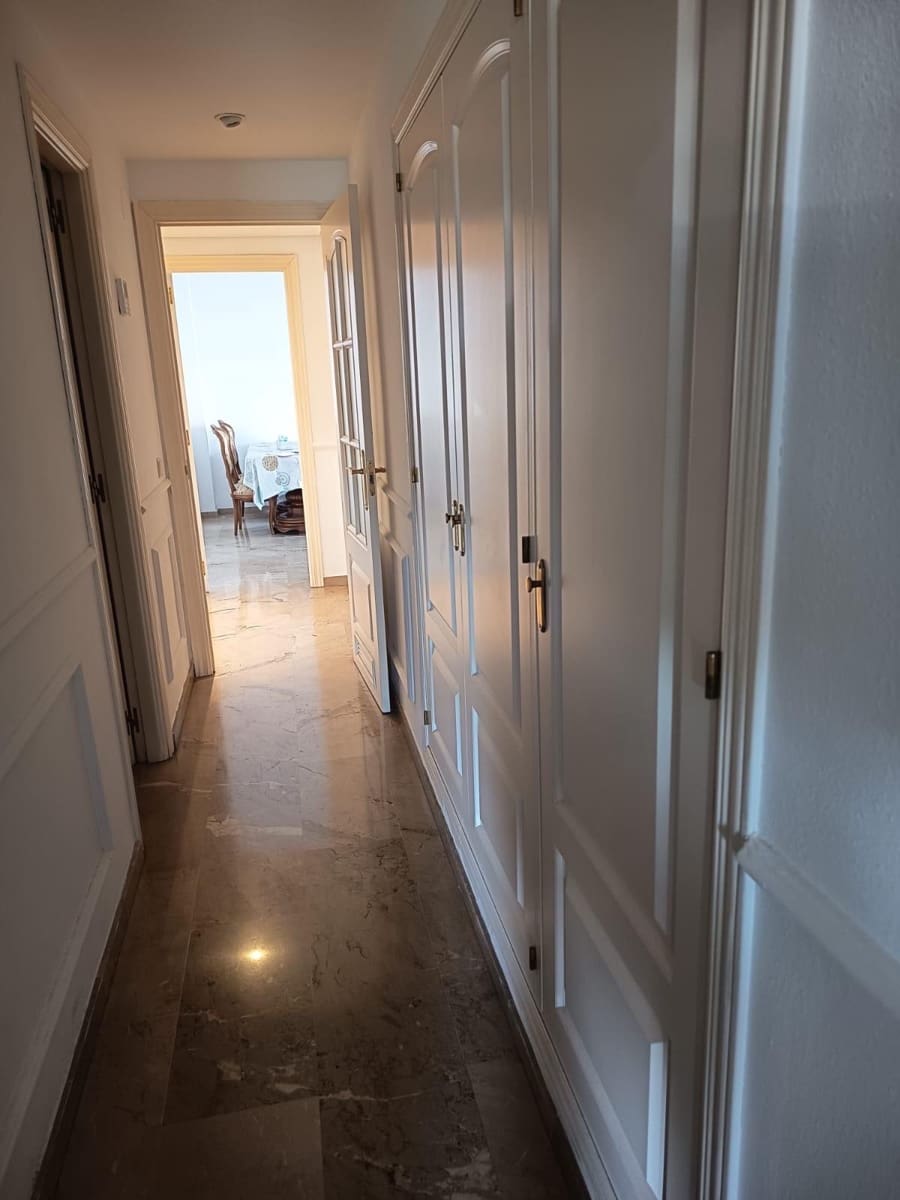 4 slaapkamer Flat te koop in Cordoba stad met zwembad garage - € 299.000 (Ref: 9896408)