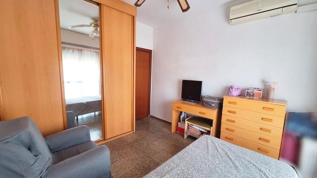 3 bedroom Flat for sale in San Lorenzo, Córdoba city - € 94,500 (Ref: 9898873)