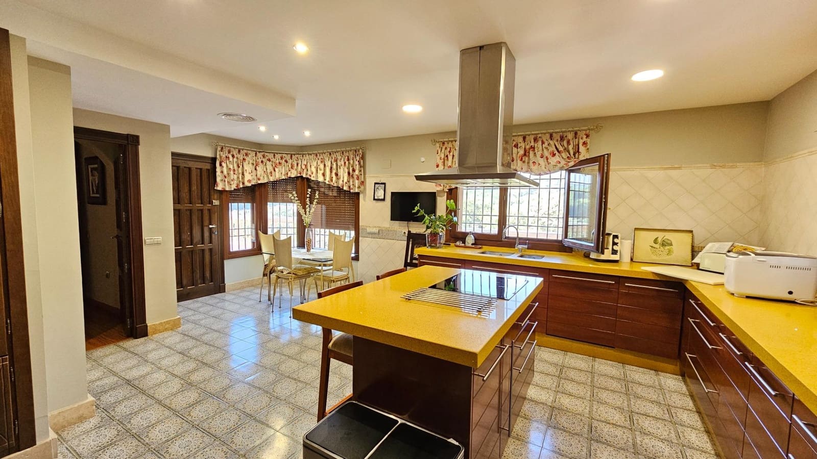 5 Zimmer Villa zu verkaufen in Cordoba Stadt mit Pool Garage - 530.000 € (Ref: 9898877)