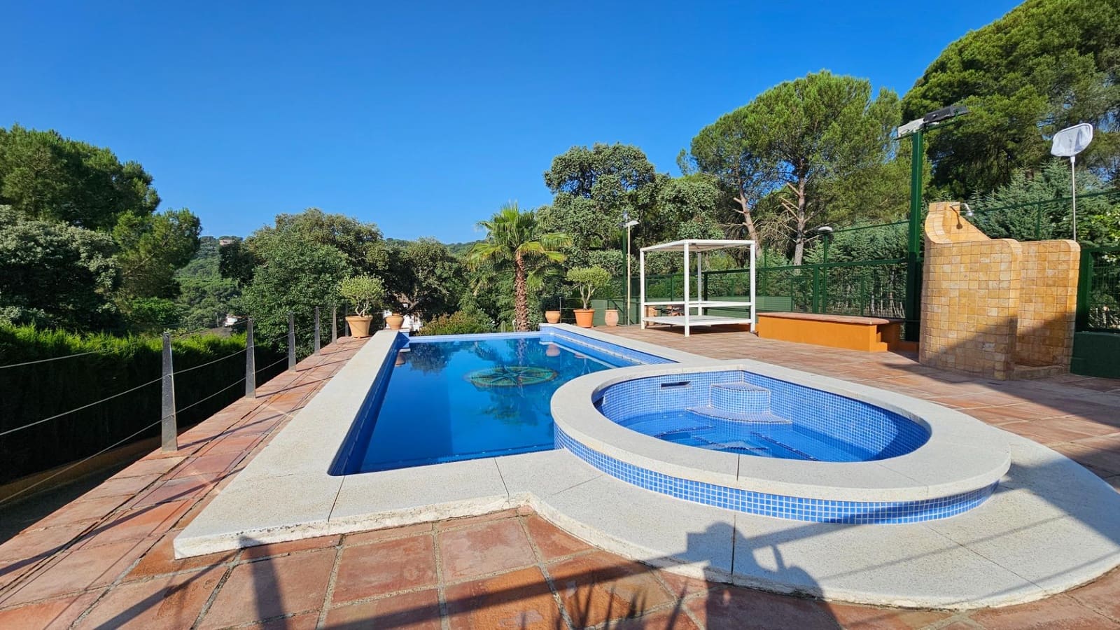 5 Zimmer Villa zu verkaufen in Cordoba Stadt mit Pool Garage - 530.000 € (Ref: 9898877)
